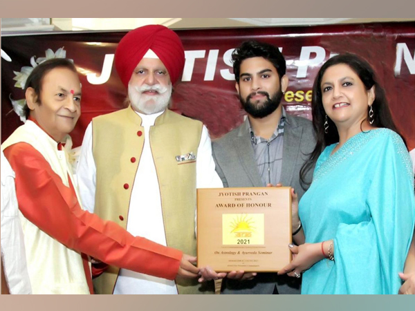 Parduman Suri awarded the 'Youth Icon Star 2021 - Jyotish Urja' award by Jyotish Prangan in Chandigarh