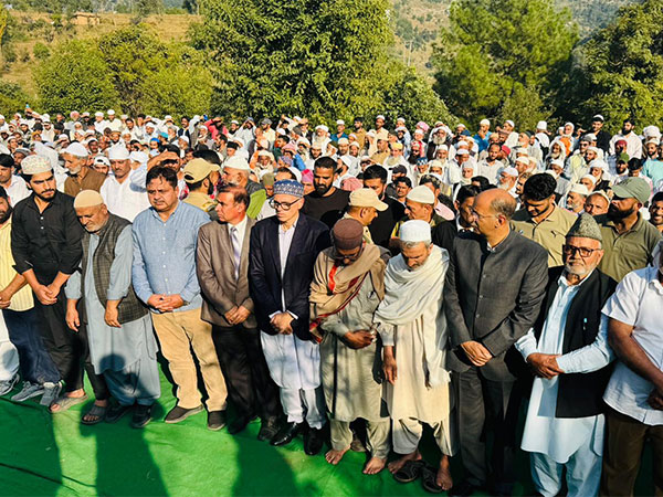 Omar Abdullah Pays Condolences in Manjakote as He Begins Second Term