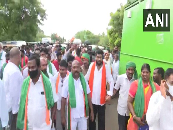 Andhra BJP joins farmers' Mahapadyatra from Nyayasthanam to Devasthanam to oppose tri-capital formula