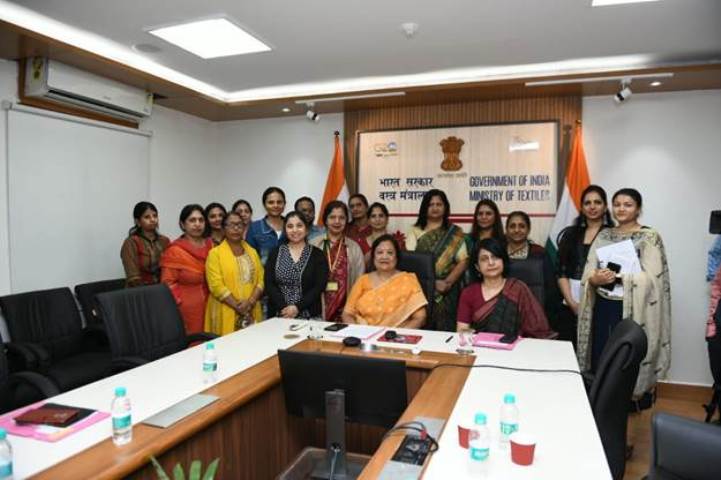 Darshana Jardosh launches E-Registration portal of Sari Walkathon