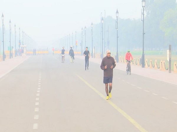 Delhi's Struggle with Smog: Air Quality Shows Slight Improvement Amid Severe Pollution