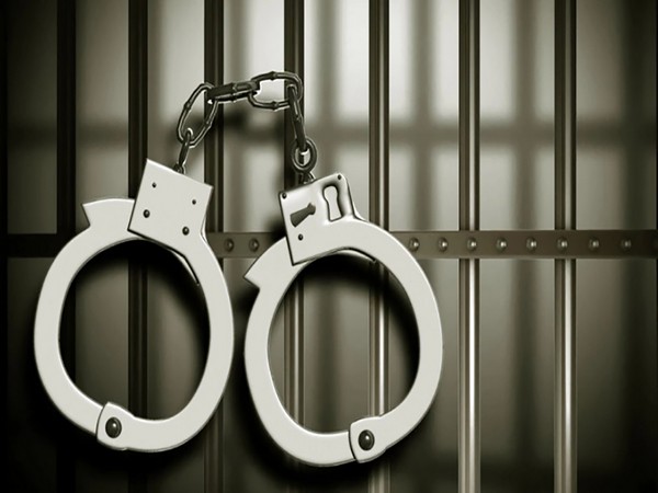 Maharashtra: Traffic cop held for demanding Rs 300 bribe