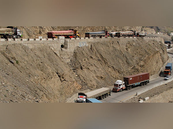 Pak's exports to Afghanistan fell by 35pc in last quarter of 2021