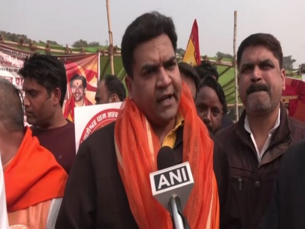 BJP leader holds demo in support of Dhirendra Shastri, asks seers to speak out against religious conversions