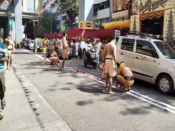 Mumbai: Devotees dance, celebrate Ram Lalla's Pran Pratishtha at Wadala Ram Temple  