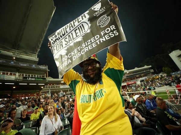 'Sandpaper for Sale': Proteas fans take jibe at Warner, Smith