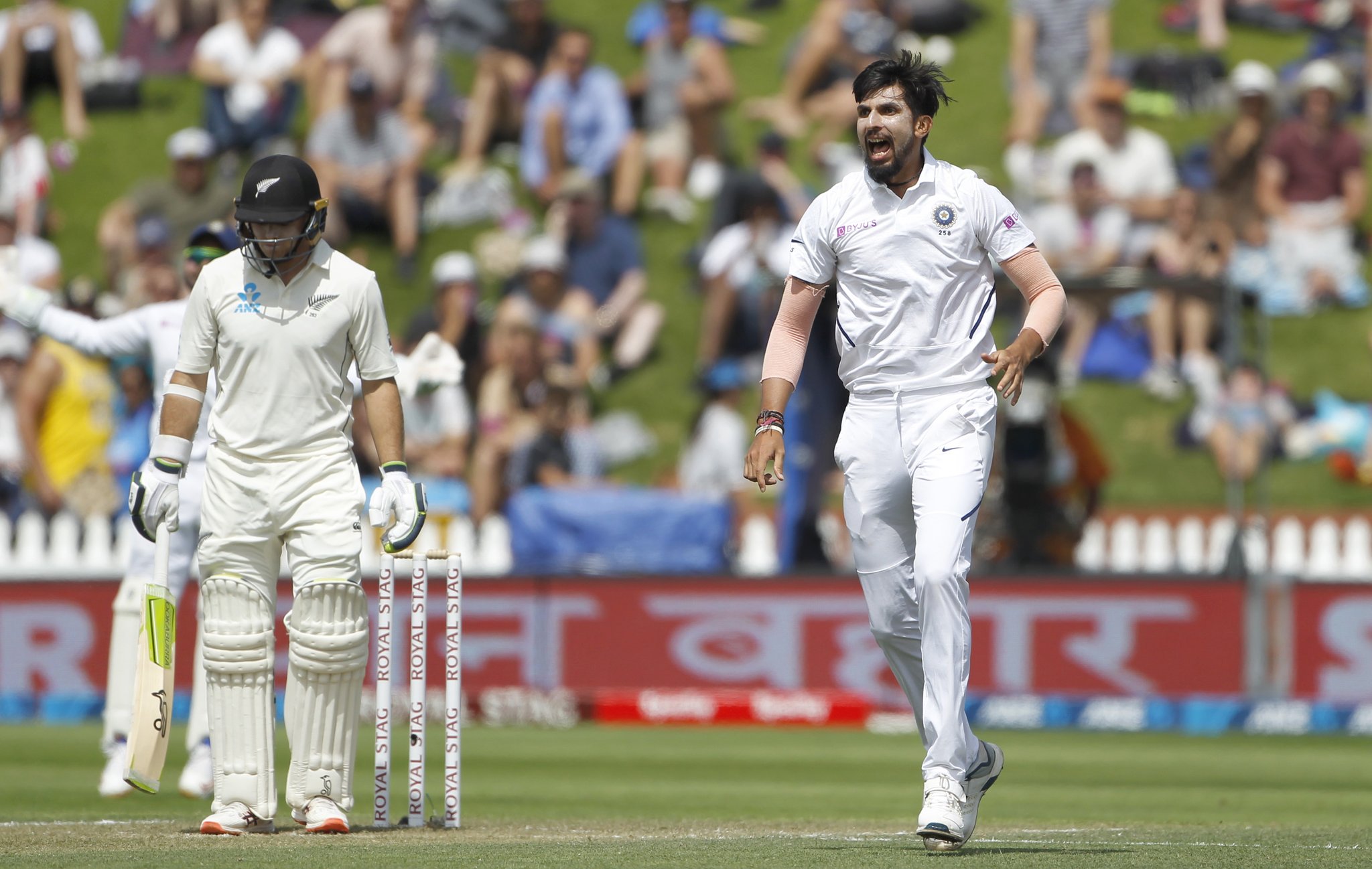 Ishant sizzles, Williamson dazzles on an intriguing second day