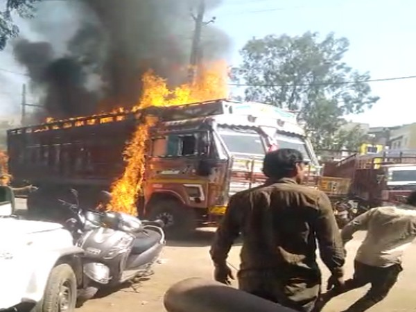 Truck driver averts major fire outbreak in Indore