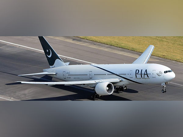 Employees' union of Pakistan Airlines protest against privatisation