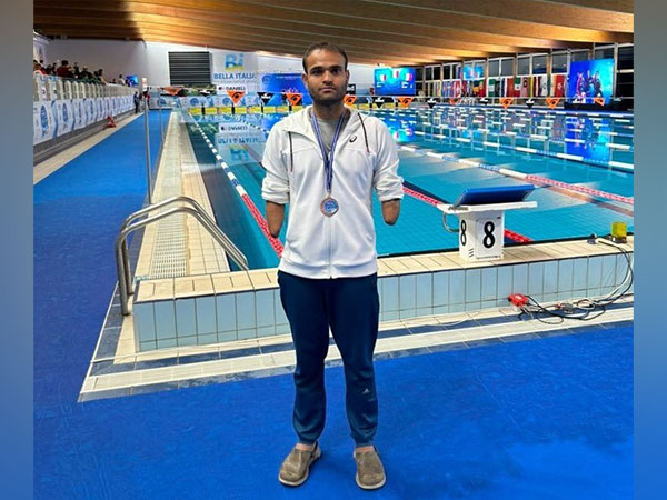 Anurag Thakur congratulates Suyash Jadhav for securing 2024 Paris Paralympics quota in 50m Butterfly S7 category