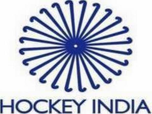 Indian hockey players clap to express gratitude towards medical staff