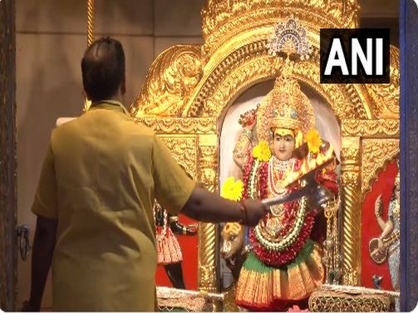 Chaitra Navratri begins, devotees offer prayer at Delhi's Jhandewalan Temple 