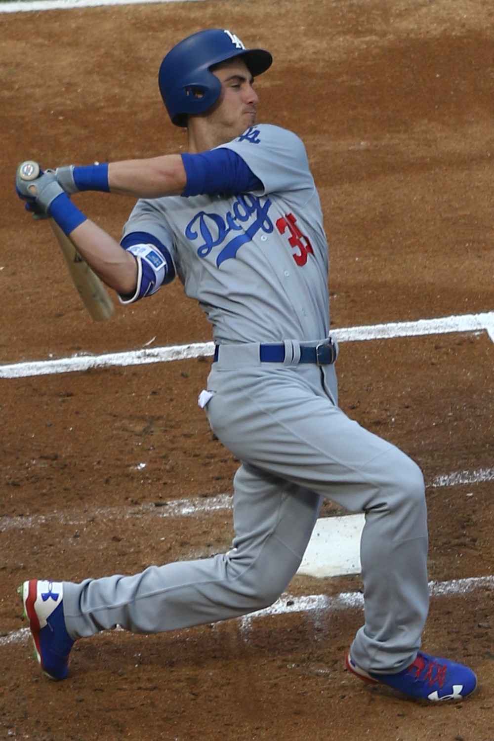 Dodgers' Bellinger out of lineup due to shoulder injury