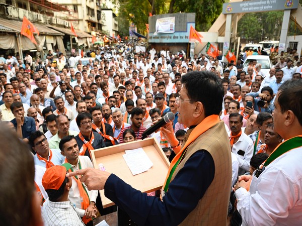 Piyush Goyal addresses traders in North Mumbai, says Modi government building world-class infrastructure, taking care of poor  