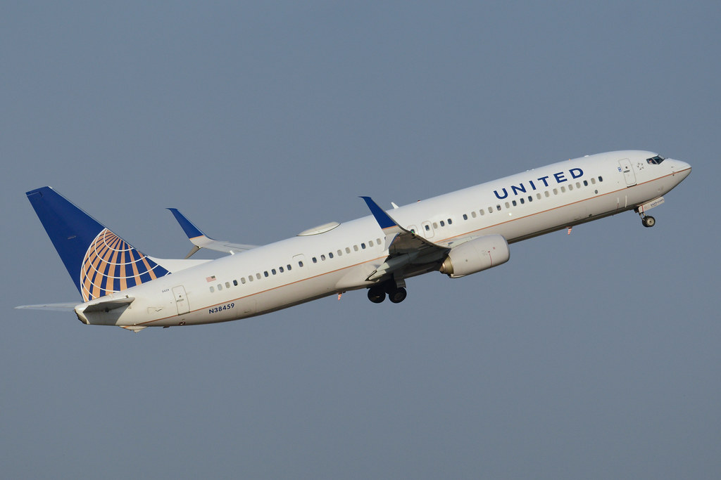 United Airlines places biggest ever jet order in push for growth