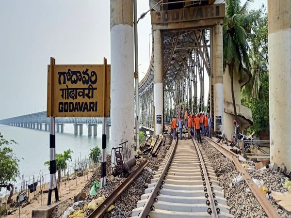 South Central Railway completes mega-maintenance of bridge across river Godavari during lockdown
