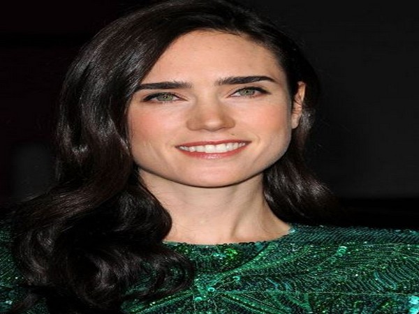 Jennifer Connelly talks about working with Tom Cruise in 'Top Gun: Maverick'