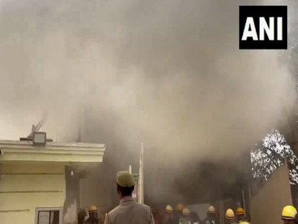 Fire breaks out at ply company in Noida 