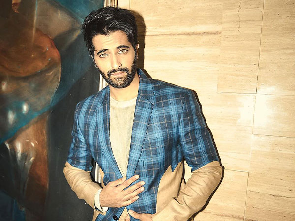 "Grateful for chance to collaborate with him again": Akshay Oberoi on working with Piyush Mishra in 'Illegal 3'