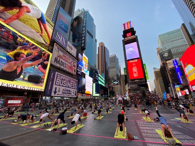 Thousands gather in Times Square for New Year ball drop