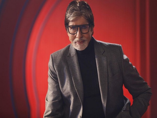Amitabh Bachchan rocks 'Nach Punjabaan' hook step in latest picture