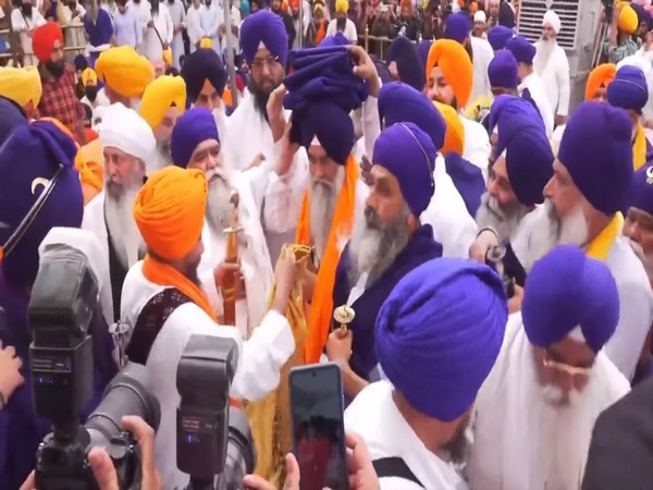 Akal Takht Calls for Sikh Separatists' Portraits in Golden Temple