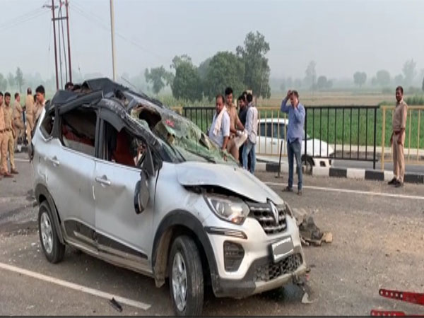 1 dead, 5 injured after two cars collide on Delhi-Lucknow Highway