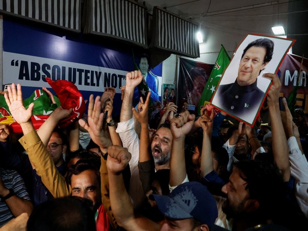 Pakistan: Defying ban and raids, Imran Khan's party rallies for former premier's release