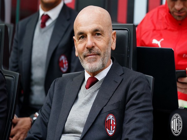 Soccer-Milan coach Pioli aiming high after extending his contract