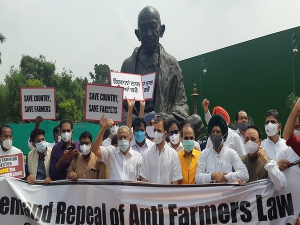Congress MPs including Rahul Gandhi protest against Centre's farm laws in Parliament premises