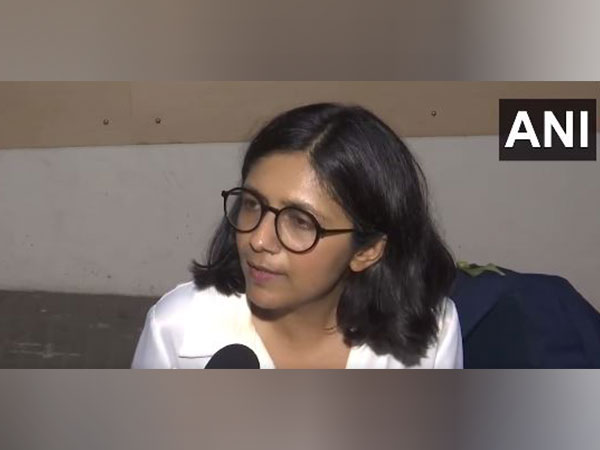 DCW chief Swati Maliwal stopped from meeting Delhi rape victim, sits on dharna 