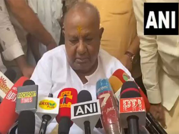 Former PM HD Deve Gowda Visits Ranganathaswamy Temple After Four-Year Hiatus