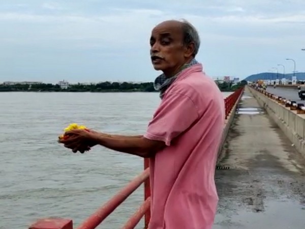 Andhra Pradesh: Man jumps into Krishna river, case registered