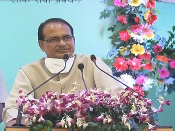 MP CM transfers Rs 800 cr to cooperative banks to be given as interest-free loans 