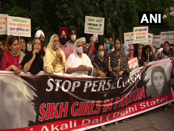 SAD workers protest  in Delhi against atrocities on Sikh community in Pakistan