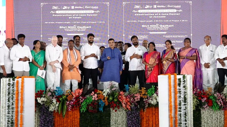 Nitin Gadkari lays foundation stones for 8 NH Projects in Rajamahendravaram