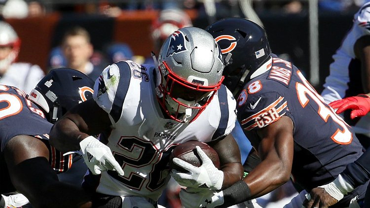 Patriots RB Sony Michel carted off following left knee injury