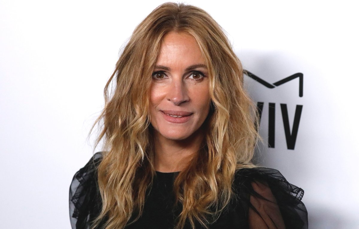 Julia Roberts believes days of starring in romantic comedies 'over ...