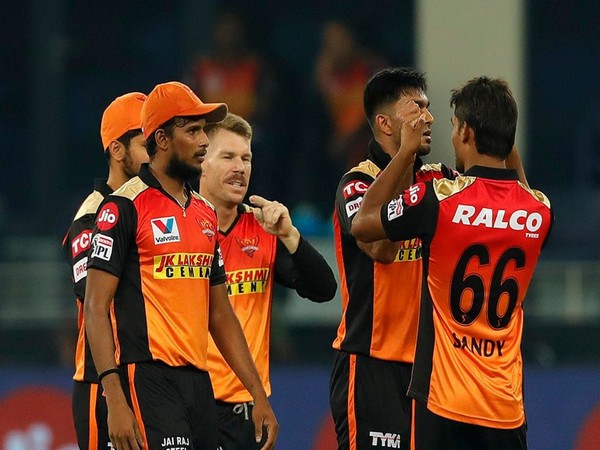Clinical SRH bowlers restrict RCB to 120/7