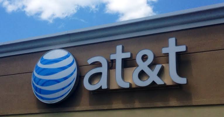 UPDATE 3-Telefonica teams up with AT&T in Mexico in new bid to take fight to Slim
