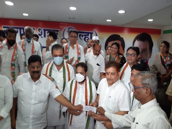 Maharashtra: Former BJP leader Ravindra Bhoyar joins Congress 