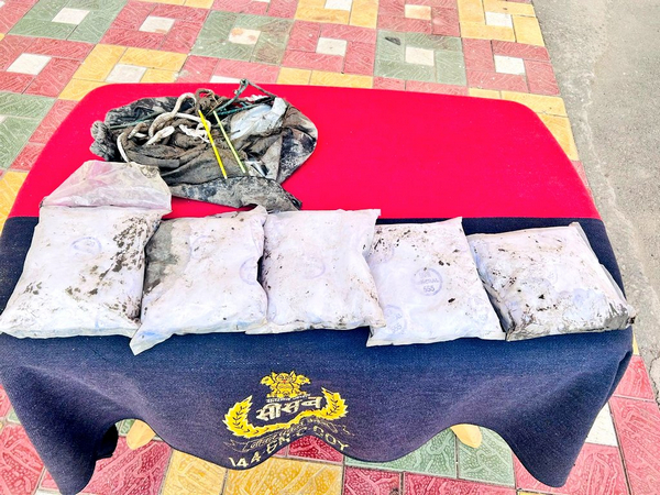 BSF troops in joint operation with Punjab Police recover 5.29 kg of contraband from Amritsar