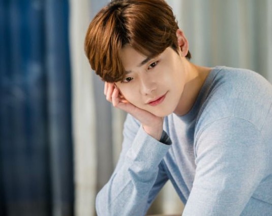 Lee Jong Suk in Talks for a Heartwarming Romance K-Drama Directed by 'Descendants of The Sun' 