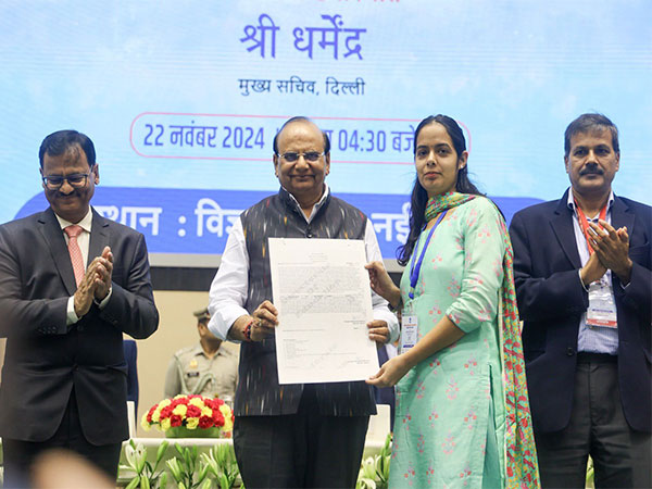 Delhi's Commitment to Permanent Employment: 702 New Government Recruits Welcomed