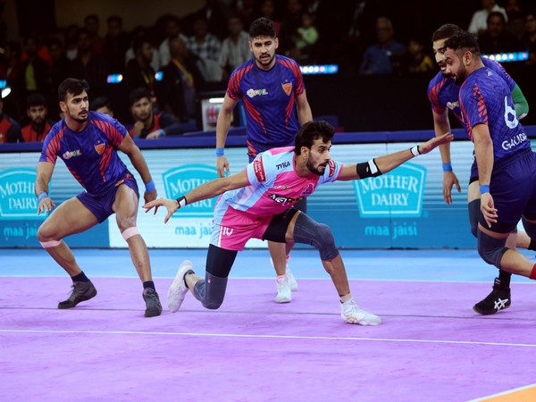 Dabang Delhi K.C. Crushes Jaipur Pink Panthers to Extend Unbeaten Streak