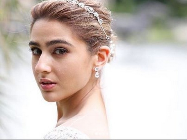 Sara Ali Khan looks drop-dead gorgeous in new stills from 'Coolie No. 1'