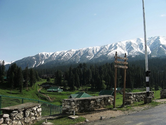 Scenic Kashmir at the heart of India-Pakistani animosity
