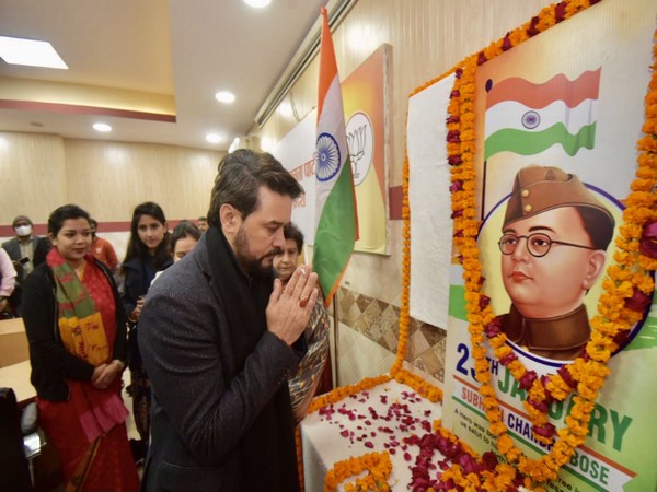 Union Minister Anurag Thakur pays floral tributes to Netaji Subhas Chandra Bose in Lucknow