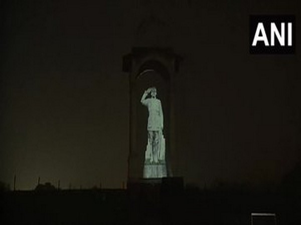 PM Modi unveils hologram statue of Netaji Subhas Chandra Bose at India Gate 