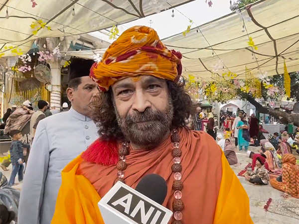 Swami Sarang Maharaj's Harmonious Visit to Khwaja Garib Nawaz Dargah